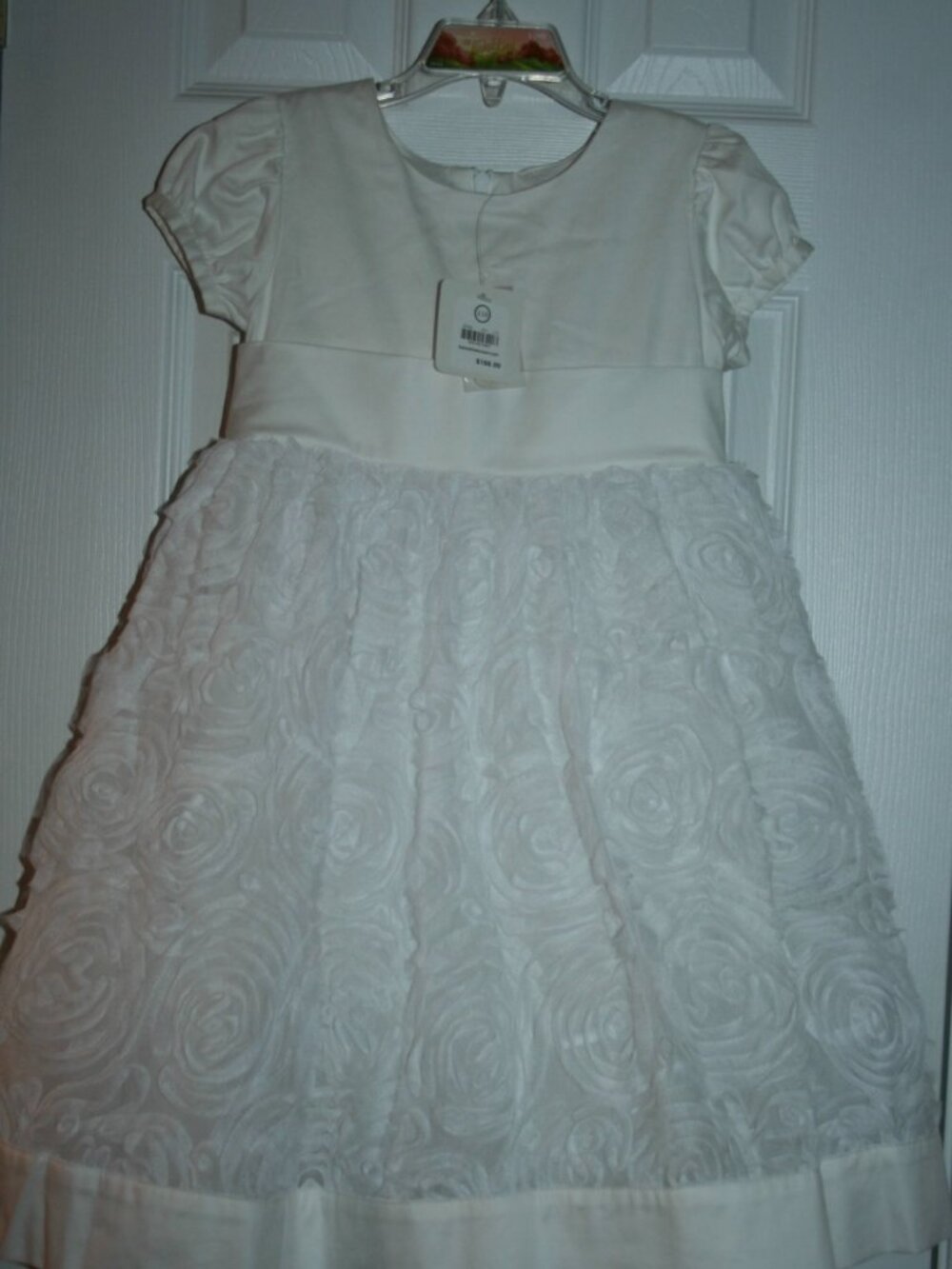 Hanna Andersson White Rosette Dress. Size  110 (5 yrs)